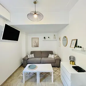 https://studio-au-bord-de-mer.fr-provencehotel.com